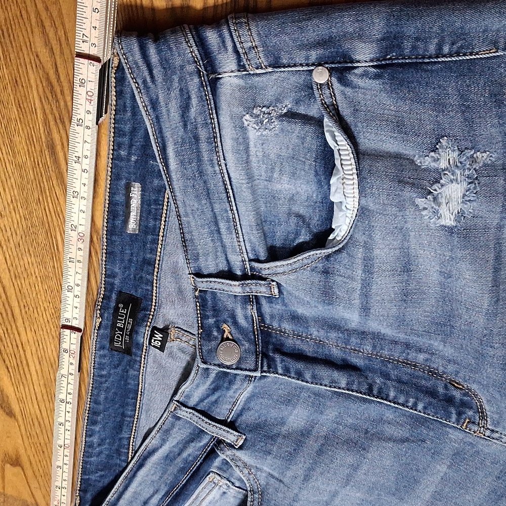 JUDY BLUE Jeans Women 16W BLUE BOYFRIEND FIT CUFFED CUFF Distresseed Preowned - Picture 6 of 8